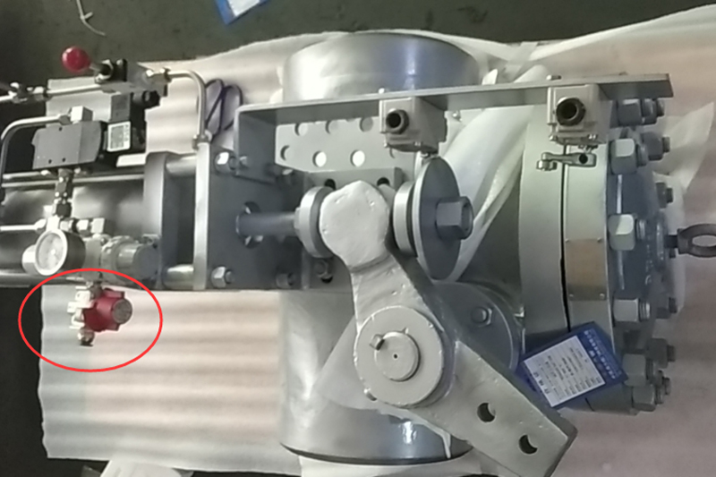 Пневматический обратный клапан отбора пара.4